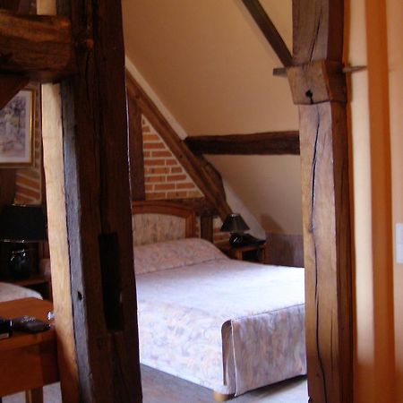 Logis Auberge À La Tête De Lard La Ferté-Imbault Esterno foto
