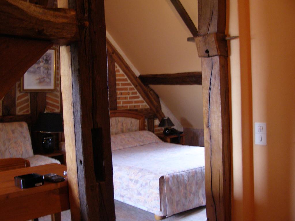 Logis Auberge À La Tête De Lard La Ferté-Imbault Esterno foto