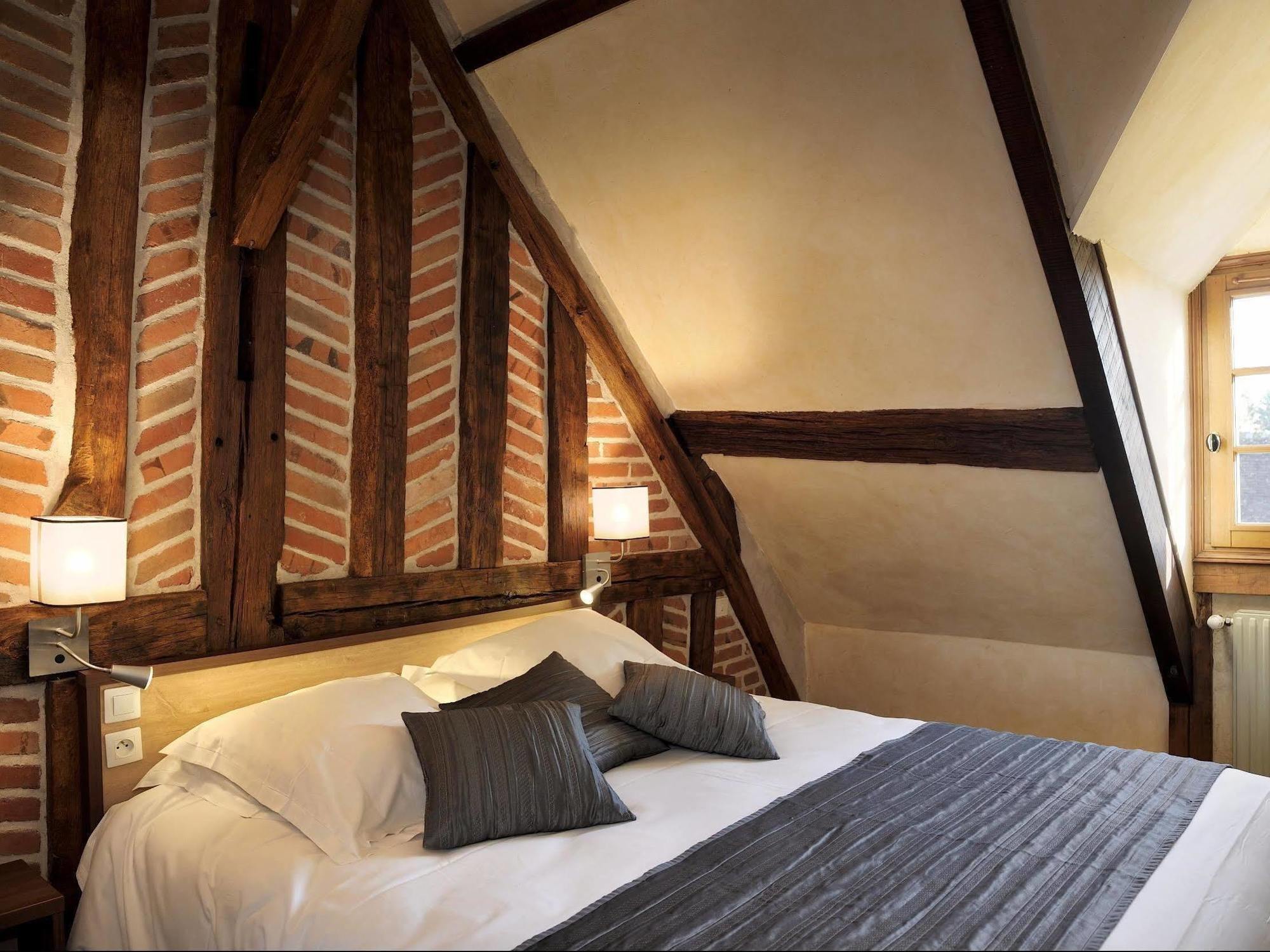Logis Auberge À La Tête De Lard La Ferté-Imbault Esterno foto