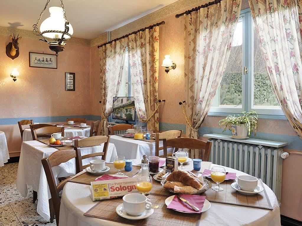 Logis Auberge À La Tête De Lard La Ferté-Imbault Esterno foto